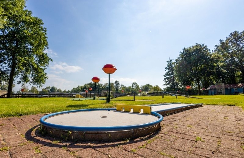 Miniature golf course