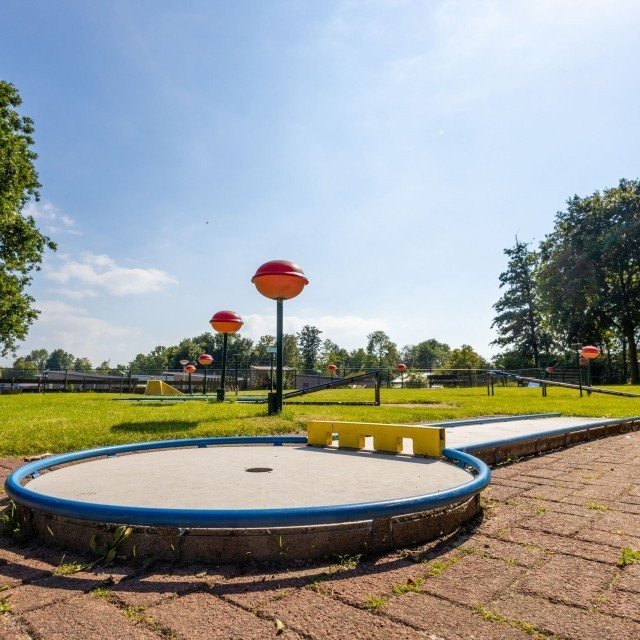 Miniature golf course