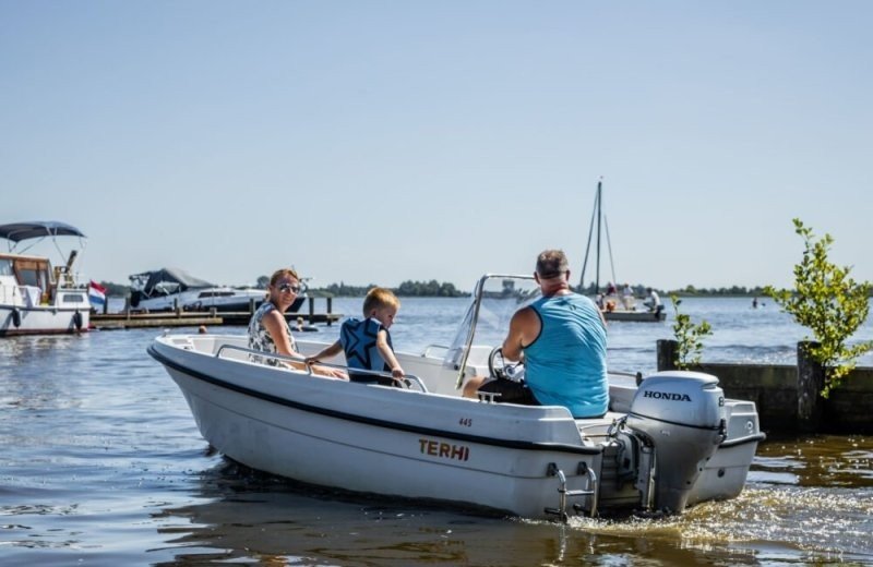Vakantiepark bergumermeer sloep 1